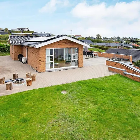6 Person Holiday In